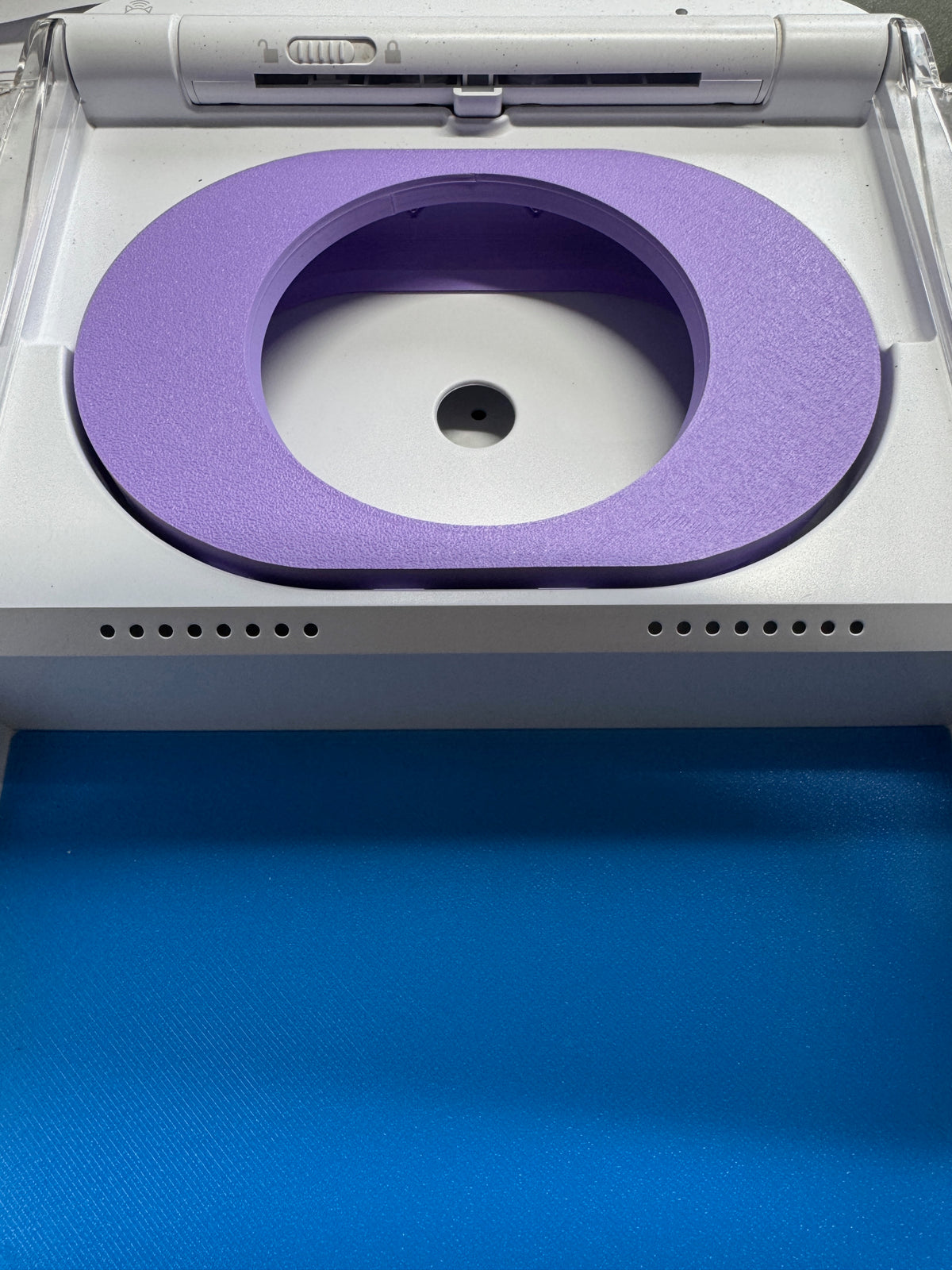Purple single-bowl adaptor for SureFeed Connect without a bowl, fitted in the feeder