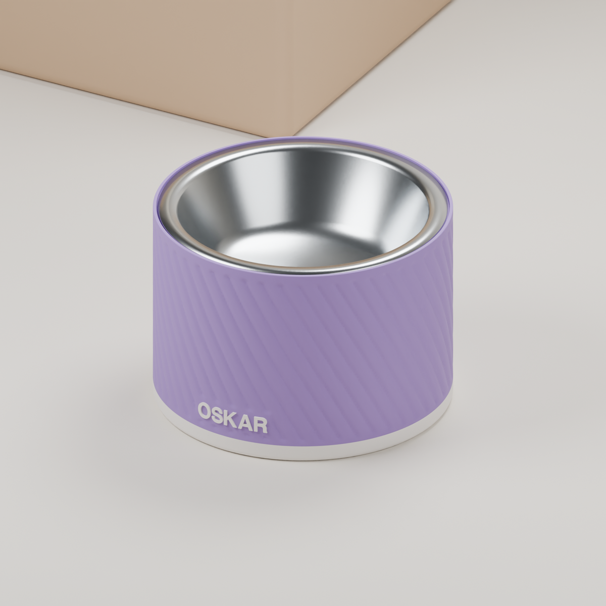3D-Rendering: SAUM Napfhalter, Muster Gedreht, 80 mm hoch, Lila mit weißem Saum und Name OSKAR, mit illustrativem Edelstahleinsatz.