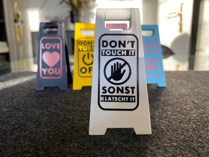 Fully personalised mini A-board sign | 3D-printed – SLOFE3D